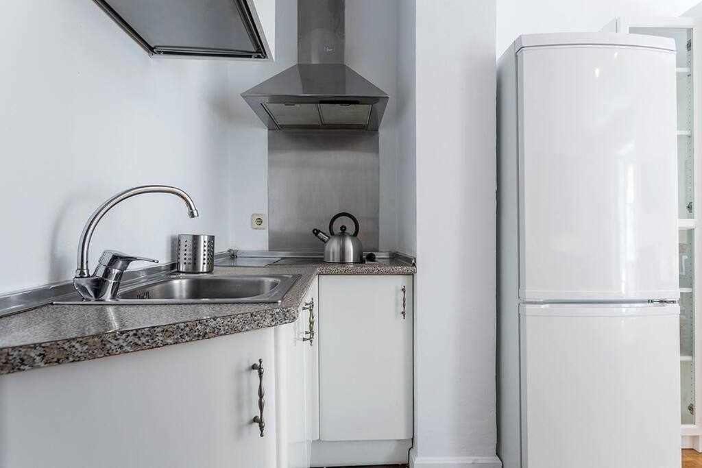 Apartamento Confortable En Atocha Apartment Madrid Exterior photo